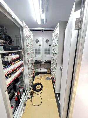 Kompaktny system magazynowania energii z akumulatorów BESS nadający się do użytku komercyjnego i przemysłowego